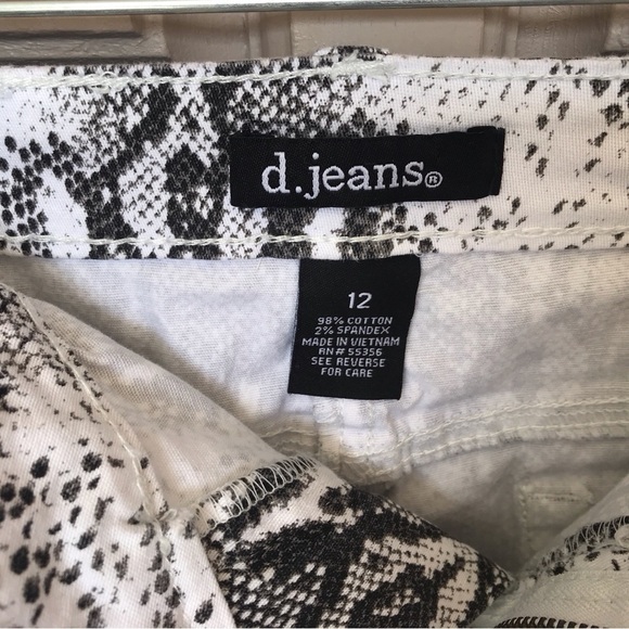 D Jeans  Denim Skirt Sz12 Snake Print Zip Front Short Very Cute - Picture 2 of 10